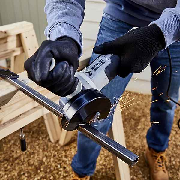 750W 240V 115mm Corded Angle grinder - Image 2